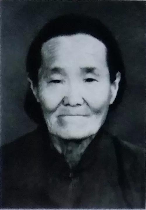 黃學(xué)英.jpg