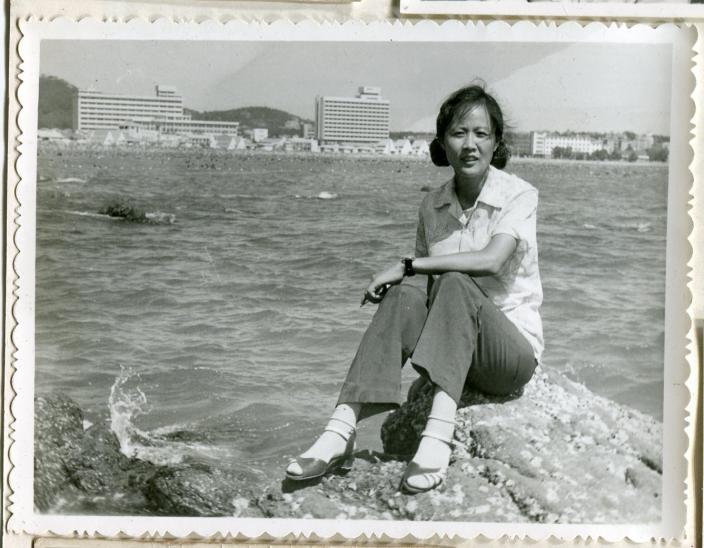 1987年,劉玉琴在青島.jpg