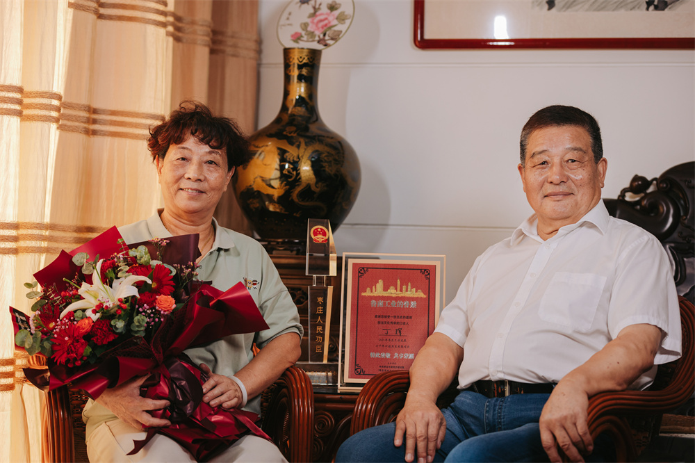 丁輝、韓玲夫婦合影.jpg