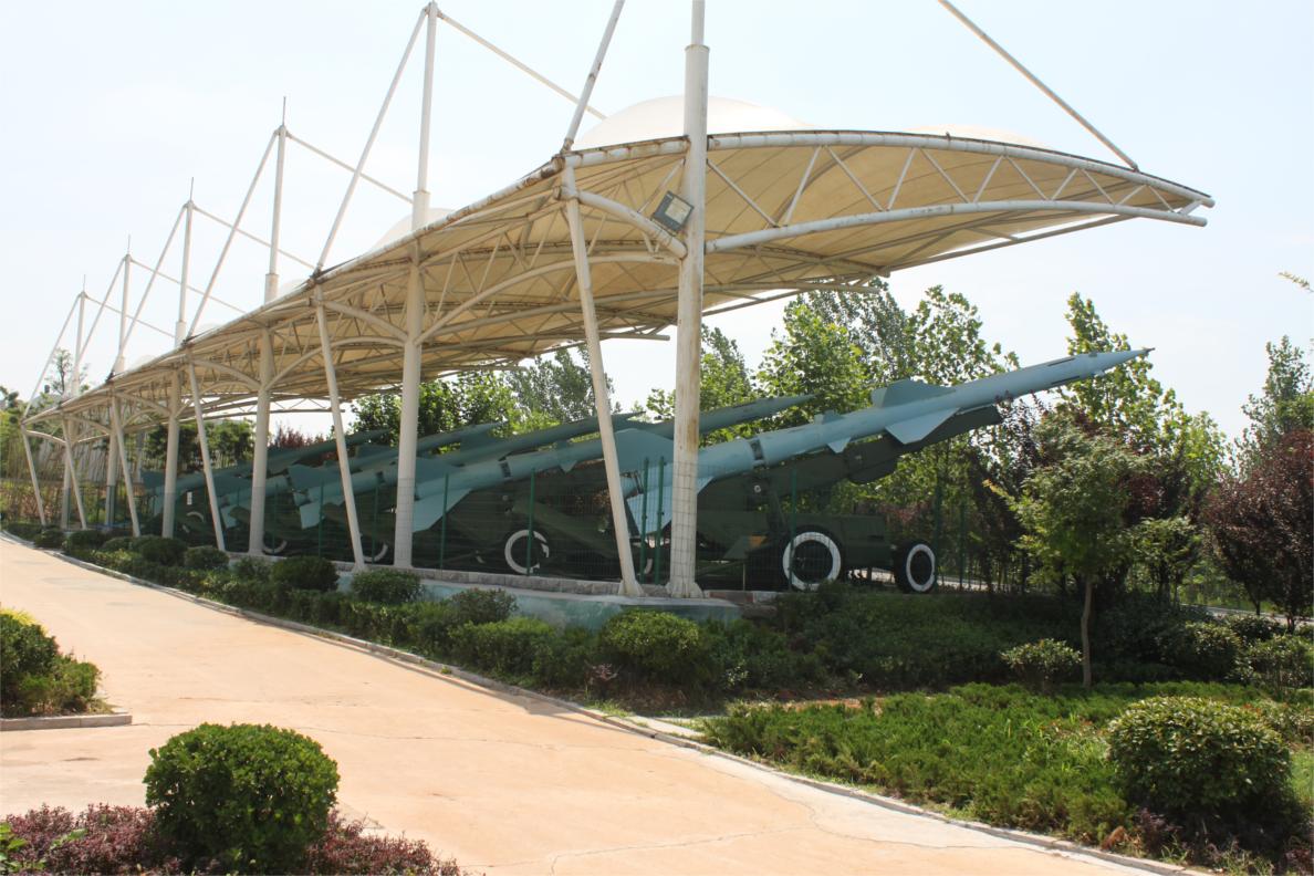 大型兵器陳列廣場一角.jpg